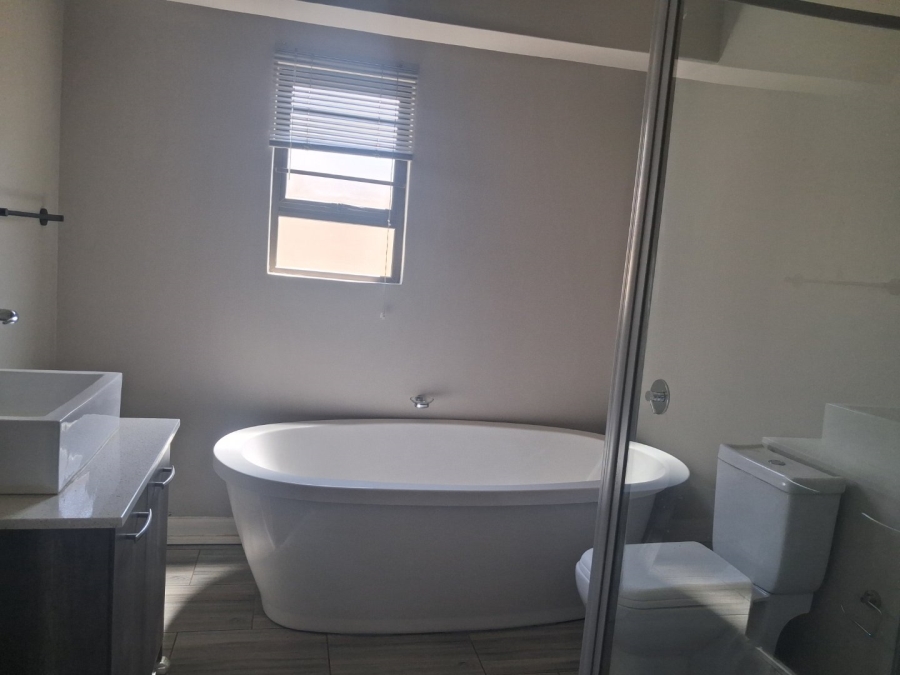 To Let 3 Bedroom Property for Rent in Hillside Free State